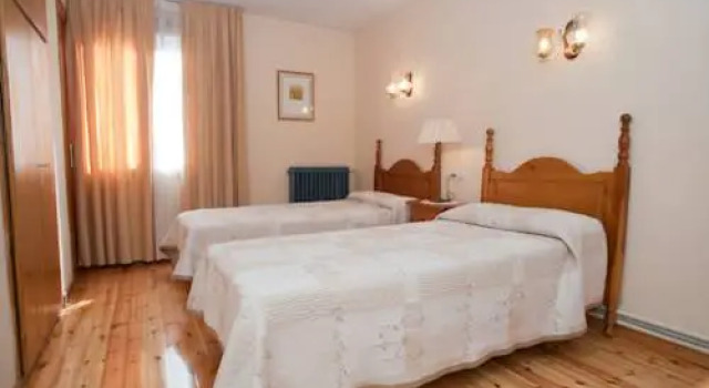 Hotel Llacs De Cardos, Varaa Hotelli Lladorre 
