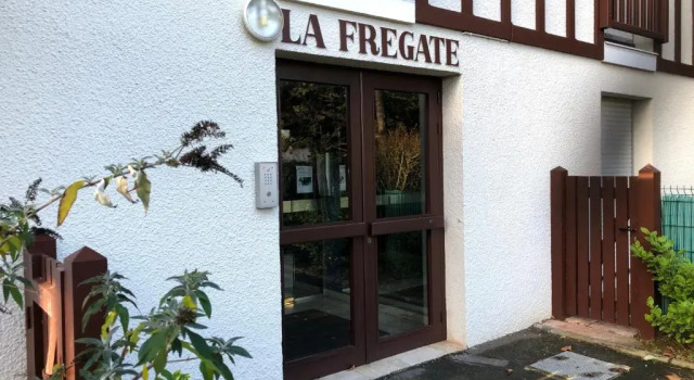Studio Résidence LA FREGATE hyper-centre, Забронировать Апартаменты/квартира Кабур 