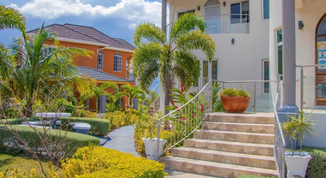 Crystal Jamaica Villa, Забронировать Вилла Отели Монтего-Бэй с парковкой, Парковка
