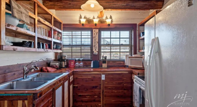 Коттедж с 3 комнатами Fairway Inn