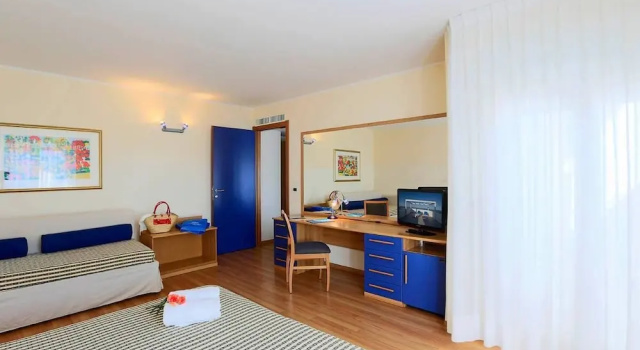 Трёхместный номер Classic с частичным видом на море Hotel Sporting