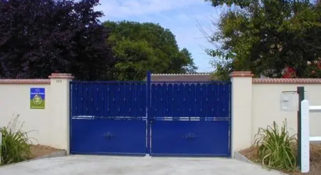 La Grange de Richemont, Đặt Khách sạn Lachapelle-Saint-Pierre 