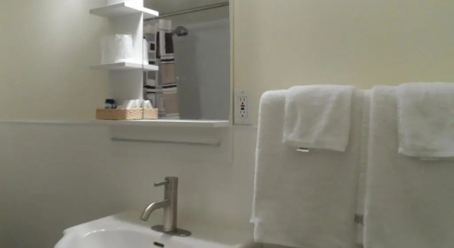 Четырёхместный номер Standard Cherry Tree Inn Victoria