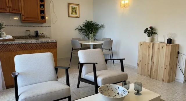 Апартаменты Beachfront Apartment With Seaview Terrace