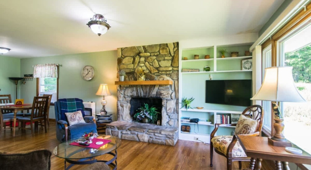 Charming 2BR w Firepit Mountain Views, Брондау Демалыс үйі Хендерсонвилл Солтүстік Каролина
