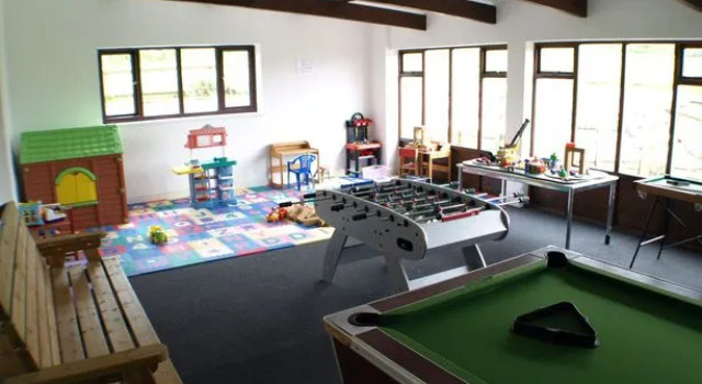 Rosebud - Idyllic Cornwall Family Cottage With Countryside Views, Varaa Lomakoti Mökit kohteessa Merseyside, Mökki