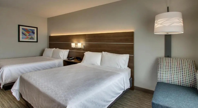 Четырёхместный номер Standard Holiday Inn Express Hotel & Suites Waukegan/Gurnee by IHG