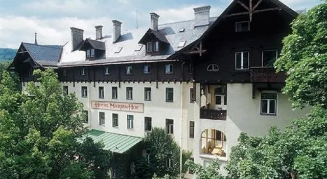 Hotel Marienhof, Book Hotel Hotels in Neunkirchen with Parking, Parking