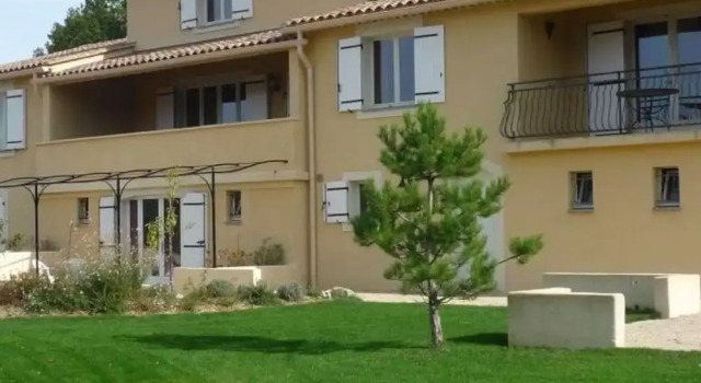 Apartment in Montbrun-les-Bains near forest, Забронировать Апартаменты/квартира Монбрен-ле-Бен Drôme Provençale, рядом с Valvital - Montbrun-les-Bains Thermal Baths