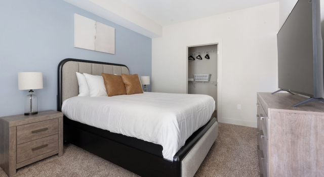 Апартаменты с 2 комнатами Landing Apartments near Edison Park Historic District