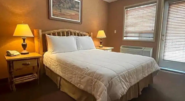 Люкс Deluxe Elkwater Lake Lodge and Resort