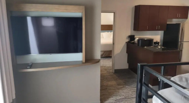 Четырёхместный семейный люкс c 1 комнатой TRYP by Wyndham Tallahassee North I-10 Capital Circle