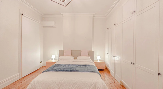 Номер Business 82 Kent St