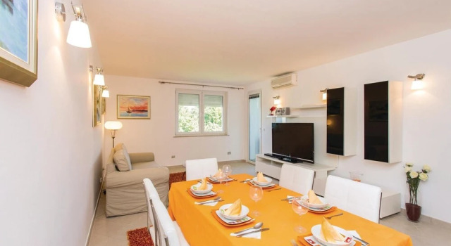 Amazing Home in Njivice With Wifi and 1 Bedrooms, Prenota Hotel Njivice 