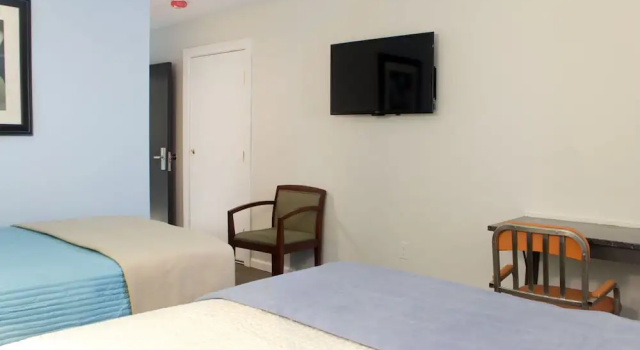 Четырёхместный номер Standard Chateau Suites