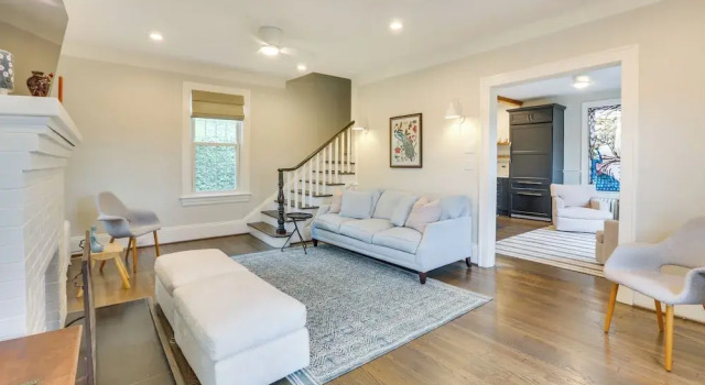 Walk to Roanoke River Greenway: Mountain-view Home, Book Feriehus Sommerhuse i Virginia, Hytte
