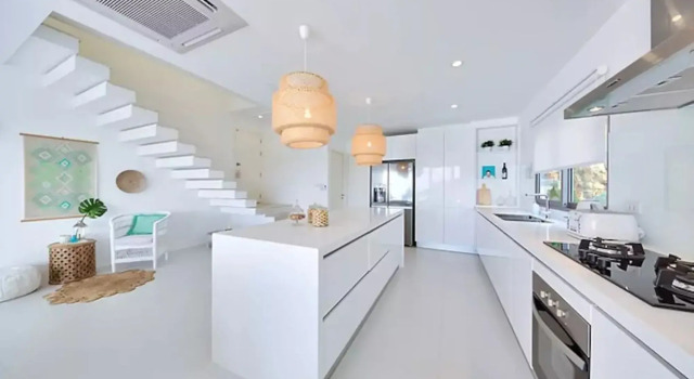 8BR Luxury Villa steps to Beach