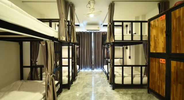 Кровать в общем номере KOKO Hostel- Adults Only