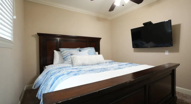 Incredible Estate 5 Bedrooms 3 Bathroom W/resort Style Rock Pool & Jacuzzi