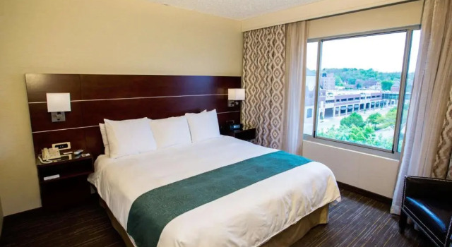 Двухместный номер Superior Wyndham Moline on John Deere Commons
