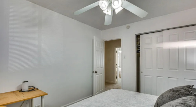 St Ann Townhome < 1 Mi to International Airport!, Κράτηση Διαμέρισμα Maryland Heights Μιζούρι, κοντά στο Blacks in Flight Mural
