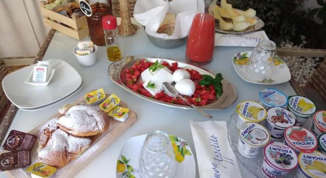 Номер Standard V&V Suite & Breakfast