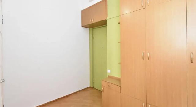 Green room in Yerevan, Забронировать Апартаменты/квартира Отели Еревана с парковкой, рядом с Ереванский государственный университет, Парковка