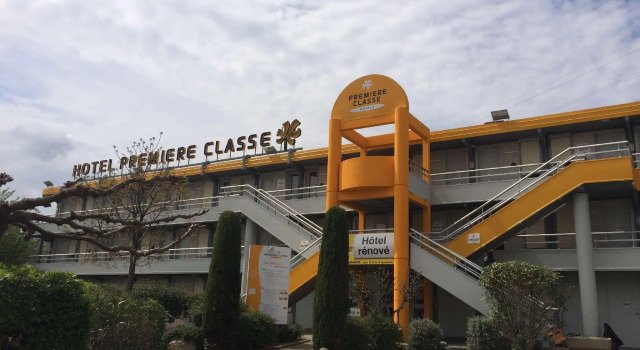 Кровать в общем номере Premiere Classe Marseille La Valentine