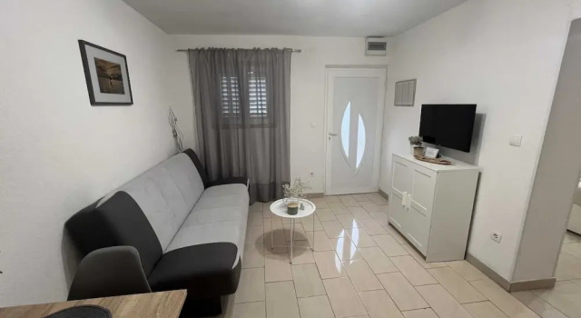 Студия Apartmani Five
