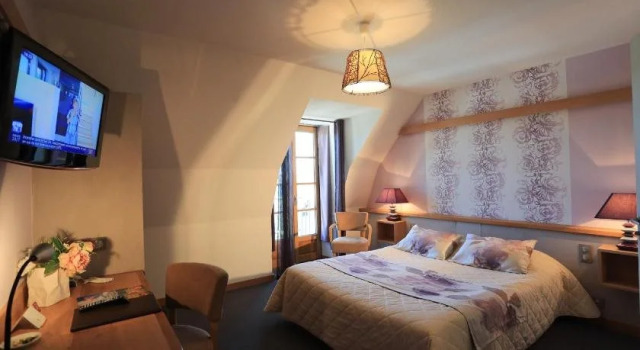 Hôtel des Remparts, Book Hotel Hoteller i Cantal med morgenmad, Morgenmad