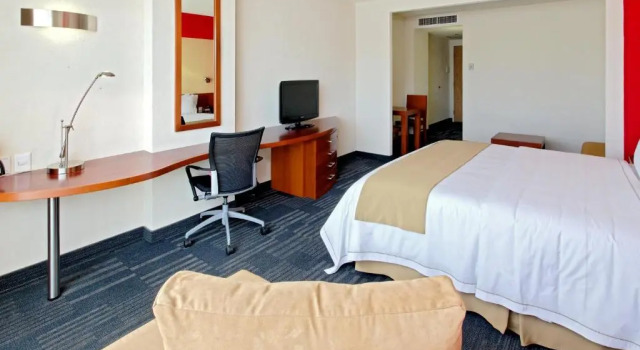 Двухместный полулюкс Executive Holiday Inn Express Guadalajara Expo by IHG