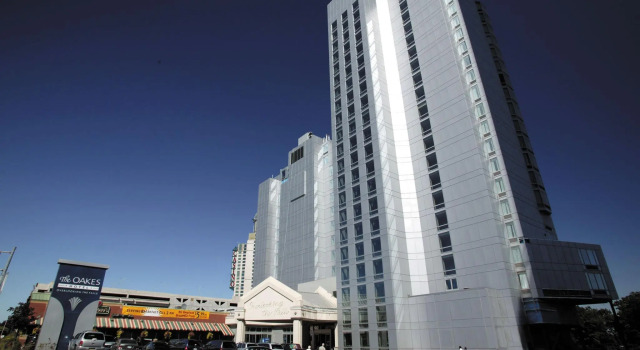 The Oakes Hotel Overlooking the Falls, Забронировать Отель Отели Ниагара Фолс 3 звезды, рядом с Крытый аквапарк Фоллсвью, 3*