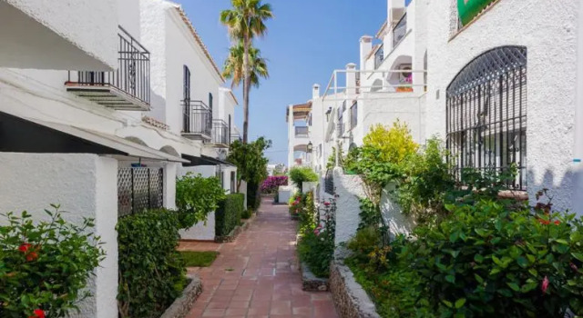 Lovely Living in Nerja, Забронировать Отель Нерха Axarquía, рядом с Tuesday Market