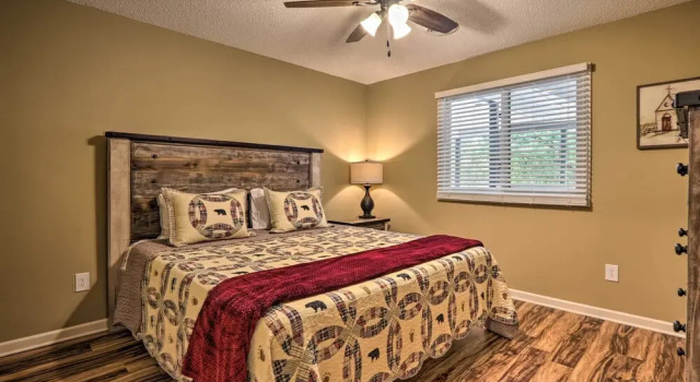 Pigeon Forge Condo w/ Balcony: 5 Mi to Attractions