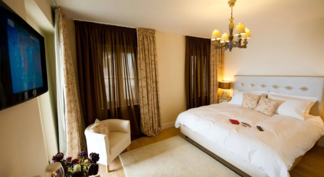 Люкс c 1 комнатой с видом на озеро Mir Boutique Hotel