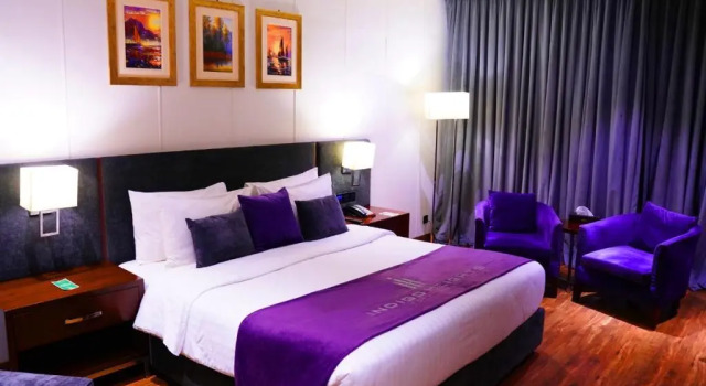Indigo Heights Hotel & Suites, Rezerwuj Hotel Hotele 4-gwiazdkowe w Lahaur, 4*