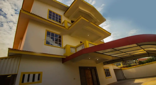 OYO 18739 Home Spacious 2BHK Sangolda