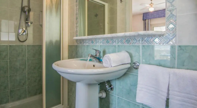 Трёхместный номер Standard seafront Hotel Doriana