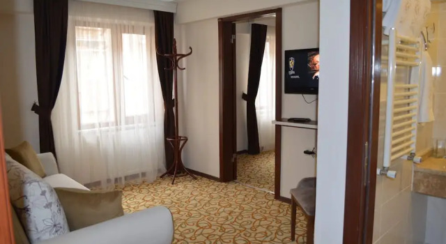 Suite Perama Hotel