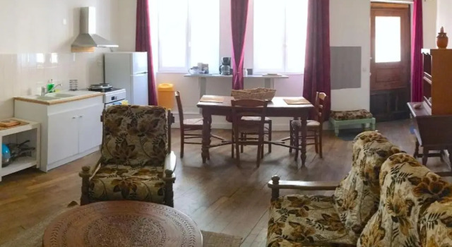 Grand T3 avec cour intérieure, Rezervasyon Otel Haute-Saône otoparklı oteller, Otopark