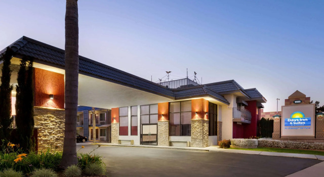 Days Inn & Suites by Wyndham Anaheim At Disneyland Park