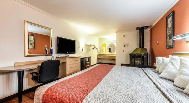 Двухместный люкс Deluxe Motel 6-Gatlinburg, TN - Smoky Mountains