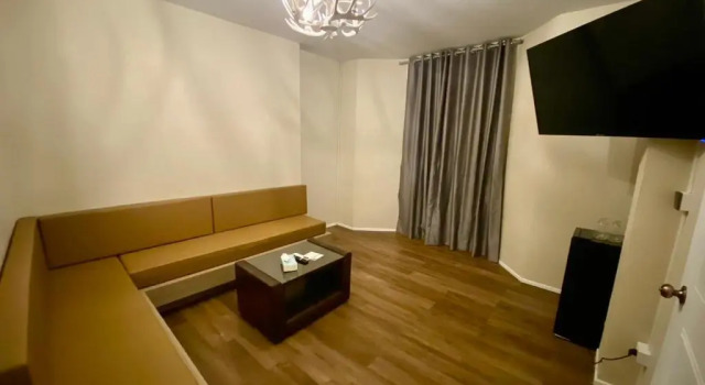 Полулюкс Calinton Hotel
