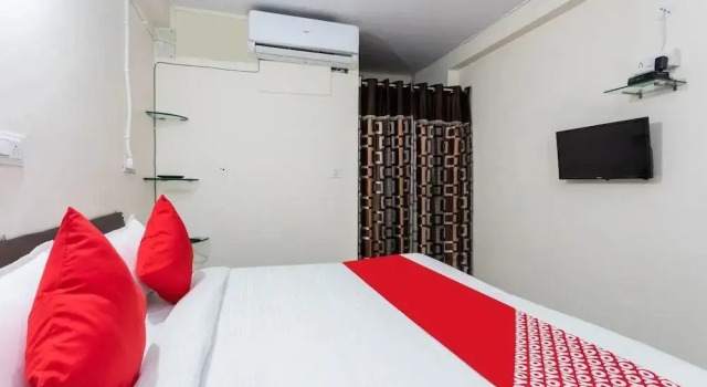 Hotel Nagar By OYO Rooms, Забронировать Отель Индаур штат Мадхья-Прадеш