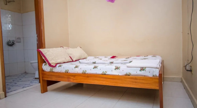 Standard simple chambre avec balcon Kings Hotel Kabale
