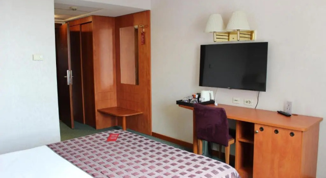 Двухместный номер Standard Ramada by Wyndham Bucharest Parc Hotel