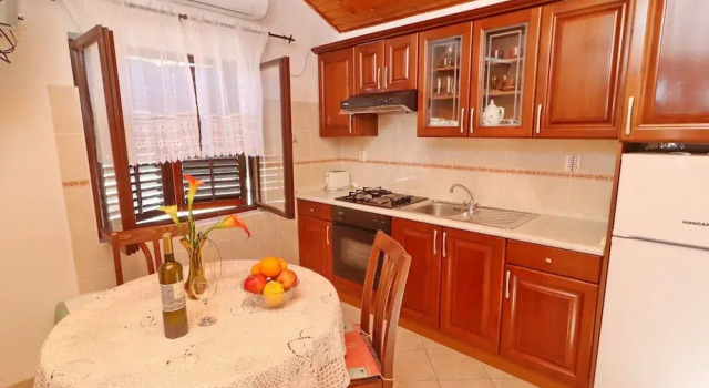 Apartments Peselj-studio Apartment With Balcony and Sea View, Prenota Appartamento Hotel a Croatian Islands con parcheggio, Parcheggio