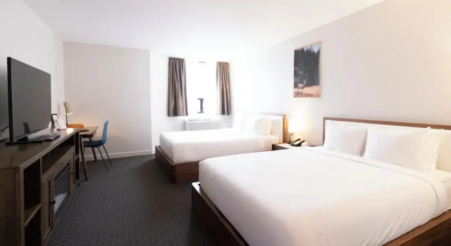 Четырёхместный номер Deluxe с видом на город Adara Hotel