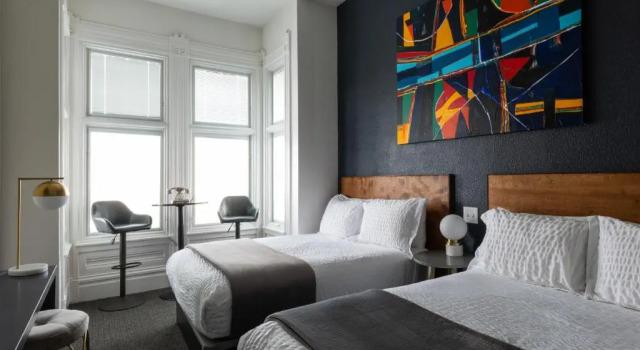 Четырёхместный номер Standard The Metro Hotel
