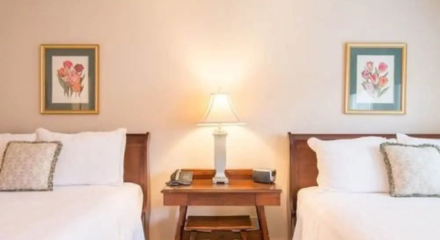 Четырёхместный номер Standard Brick Street Inn